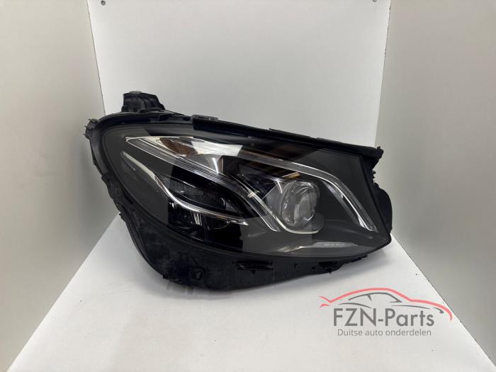 Używane Reflektor prawy Mercedes E (C238) E-300 EQ Boost 2.0 Turbo 16V Cena € 1.499,00 Z VAT oferowane przez FZN Parts