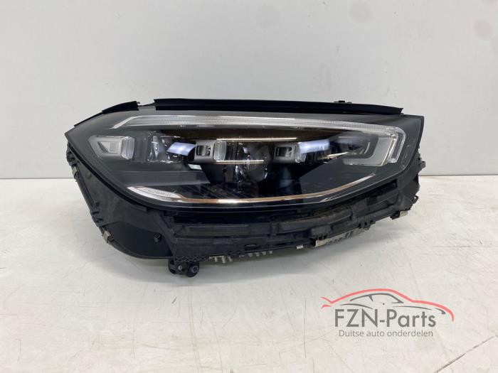 Używane Reflektor prawy Mercedes S (W223) 3.0 S-400d 4-Matic Cena € 2.499,00 Z VAT oferowane przez FZN Parts