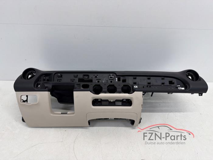 Używane Panel Mercedes GLB (247.6) 2.0 GLB-200d 4-Matic Cena na żądanie oferowane przez FZN Parts