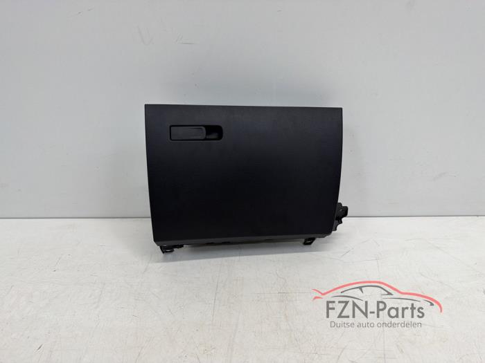 Begagnade Handskfack Mercedes GLB (247.6) 2.0 GLB-200d 4-Matic Pris € 99,00 Inklusive moms erbjuds av FZN Parts