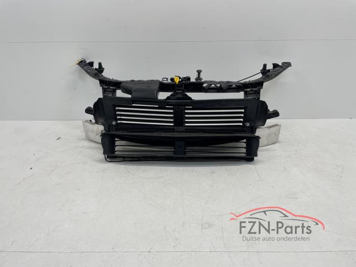 Begagnade Front Mercedes GLA (H247) 1.3 180 Turbo 16V Pris € 799,00 Inklusive moms erbjuds av FZN Parts