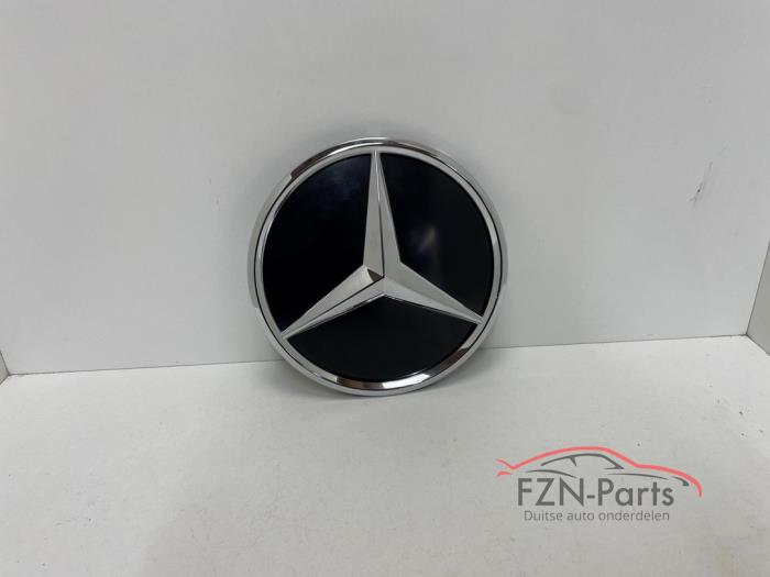 Begagnade Emblem Mercedes C (W206) C-200 2.0 EQ Boost Pris € 99,00 Inklusive moms erbjuds av FZN Parts