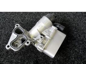 Nowe Obudowa filtra oleju Renault Master IV (JV) 2.3 Energy dCi 180 Twin Turbo 16V FWD Cena € 89,95 Z VAT oferowane przez Van Kronenburg Engines