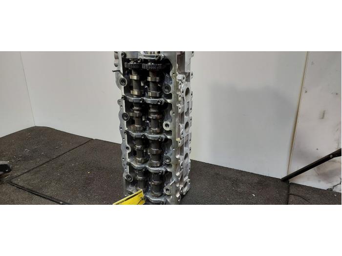 Begagnade Topplock Toyota Hilux Pris € 907,50 Inklusive moms erbjuds av Van Kronenburg Engines