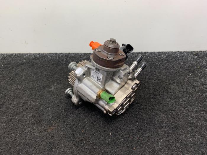 Mechanical fuel pump from a Land Rover Range Rover Sport (LW) 3.0 TDV6 2014