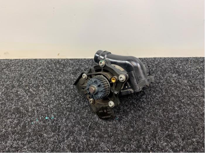 Begagnade Vattenpump Audi A4 Avant (B8) 1.8 TFSI 16V Pris € 45,00 Inklusive moms erbjuds av Van Kronenburg Engines