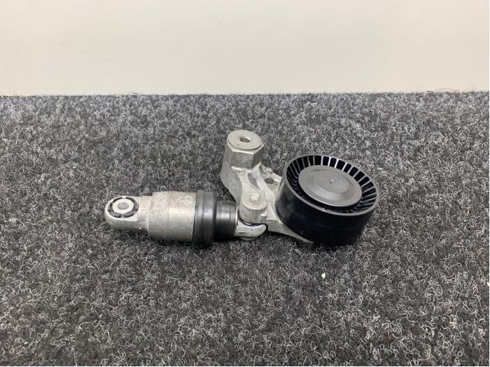 Usados Tensor correa múltiple Porsche 911 (997) 3.8 24V Carrera 4S PDK Precio € 75,00 IVA incluido ofrecido por Van Kronenburg Engines