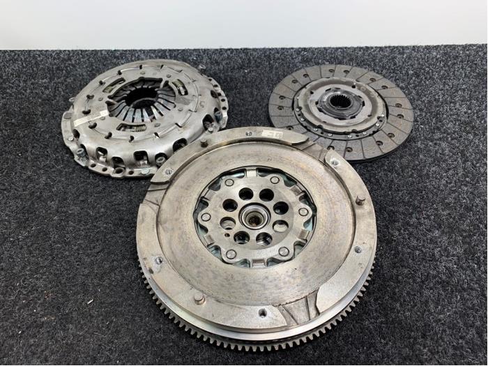 Gebrauchte Doppelte Masse Schwungrad BMW 1 serie (F20) 125d 2.0 16V Preis € 199,99 Mit Mehrwertsteuer angeboten von Van Kronenburg Engines
