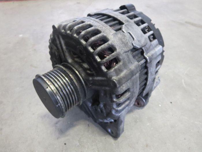 Begagnade Dynamo Volkswagen Crafter 2.5 TDI 30/35 Pris € 99,95 Inklusive moms erbjuds av Van Kronenburg Engines