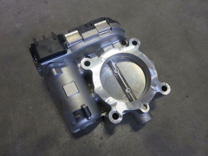 Neuf Boitier papillon Mercedes C (C205) C-300 2.0 Turbo 16V 4-Matic Prix € 64,99 Prix TTC proposé par Van Kronenburg Engines