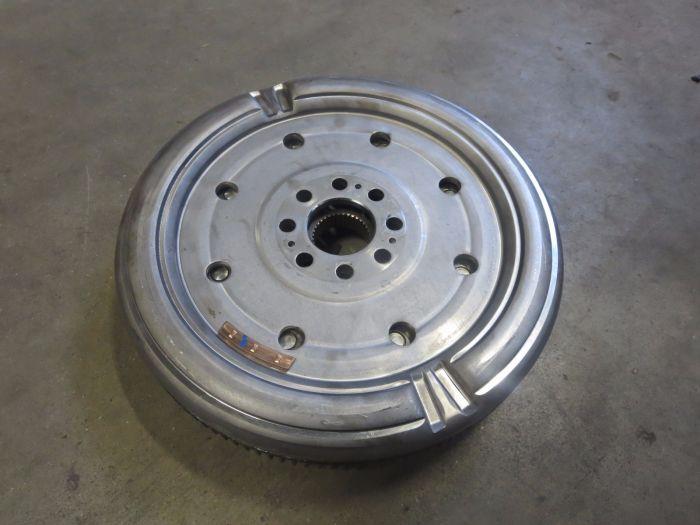 Used Flywheel Volkswagen Golf VII (AUA) 2.0 R 16V Price € 99,99 Inclusive VAT offered by Van Kronenburg Engines