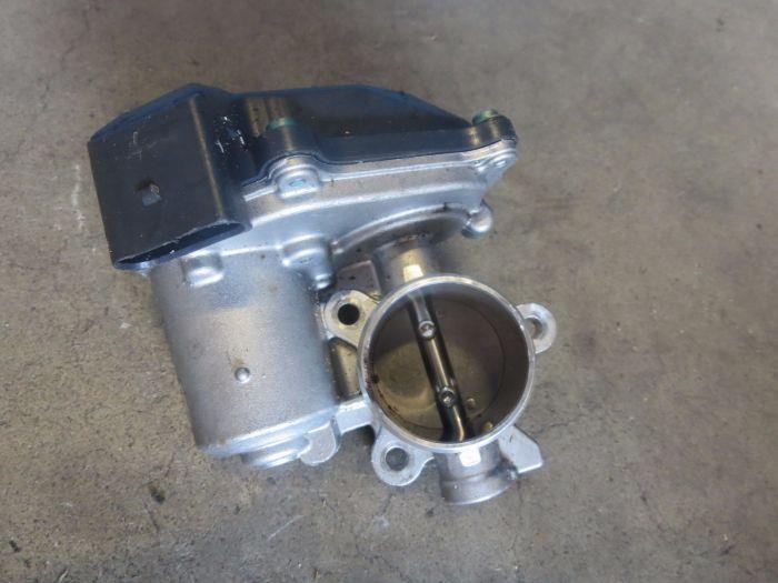 Usagé Valve RGE Audi A4 (B8) 2.0 TDI 16V Prix € 59,94 Prix TTC proposé par Van Kronenburg Engines