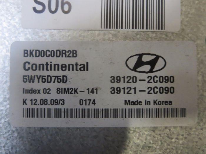 Steuergerät Motormanagement van een Hyundai Genesis Coupé (BK) 2.0 Turbo 16V