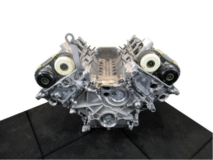 Motor van een BMW 5 serie (F10) 550i V8 32V TwinPower Turbo