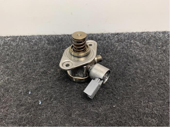 Usagé Pompe carburant mécanique BMW 5 serie (F10) 550i xDrive V8 32V TwinPower Turbo Prix € 99,99 Prix TTC proposé par Van Kronenburg Engines