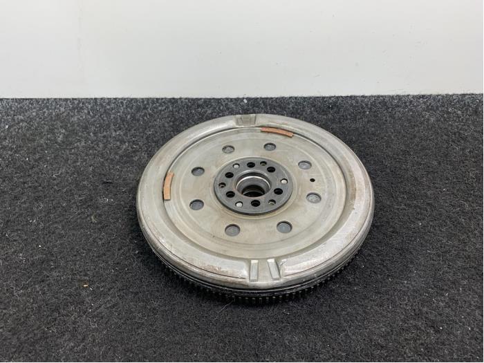 Doppelte Masse Schwungrad van een Seat Ibiza III (6L1) 1.4 TDI 80 2005
