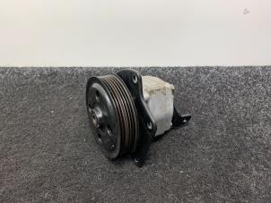 Used Power steering pump Landrover Discovery IV (LAS) 3.0 TD V6 24V Price € 65,00 Inclusive VAT offered by Van Kronenburg Engines