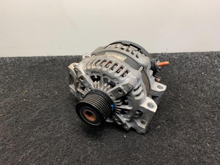 Begagnade Dynamo Jeep Grand Cherokee (WK/WK2) 3.0 CRD V6 24V Pris € 174,94 Inklusive moms erbjuds av Van Kronenburg Engines