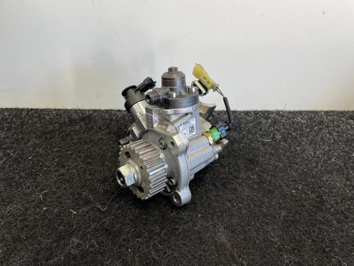Mechanical fuel pump from a Jaguar XF (CC9) 3.0 D V6 24V