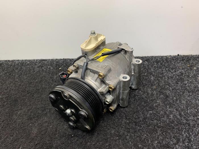 Neuf Pompe clim Ford Mondeo III 1.8 16V Prix € 79,94 Prix TTC proposé par Van Kronenburg Engines