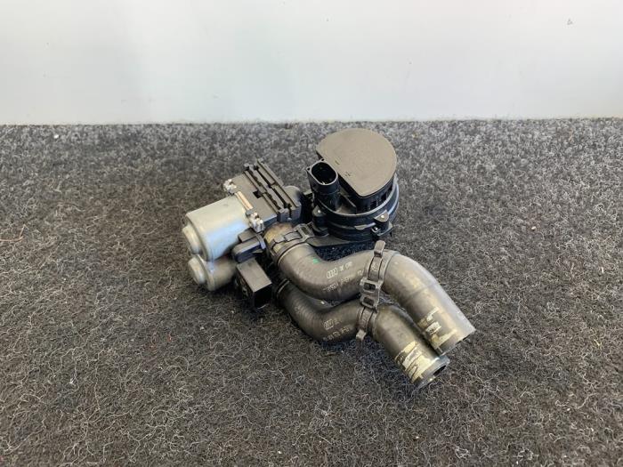 Water pump from a Audi A6 (C6) 2.0 T FSI 16V