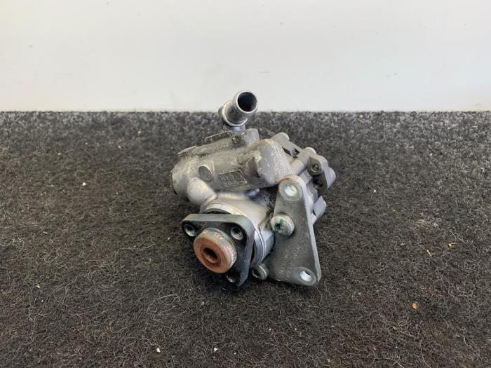 Usagé Pompe de direction BMW 5 serie (E60) M5 V-10 40V LHD Prix € 59,99 Prix TTC proposé par Van Kronenburg Engines