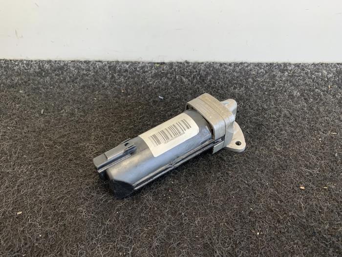 e13c905b-c7c3-4793-84bb-  