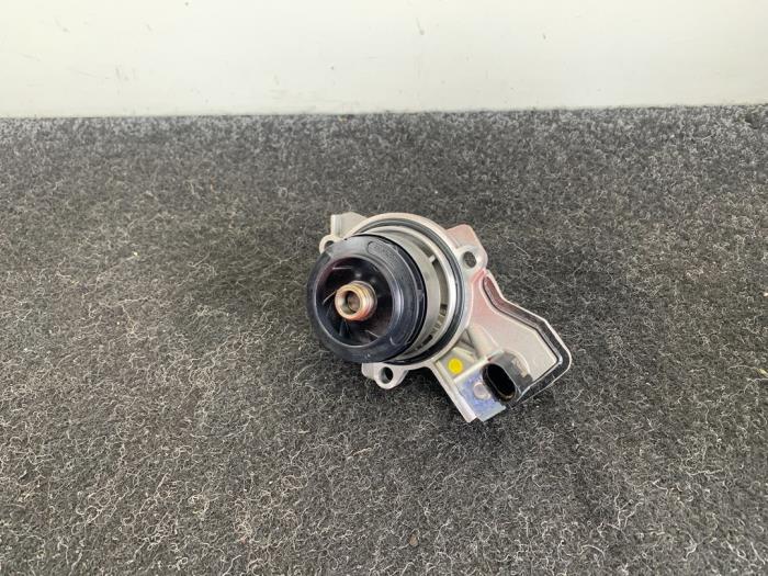Water pump from a Volkswagen Polo V (6R) 1.4 TDI DPF BlueMotion technology