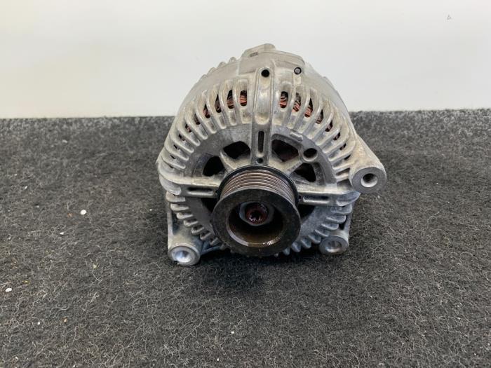 Dynamo van een BMW 5 serie (E60) M5 V-10 40V LHD