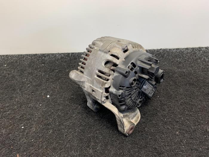 Dynamo van een BMW 5 serie (E60) M5 V-10 40V LHD