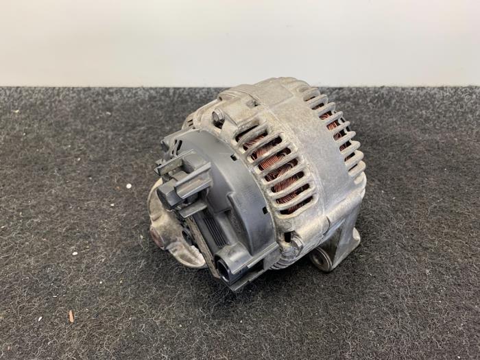 Dynamo van een BMW 5 serie (E60) M5 V-10 40V LHD