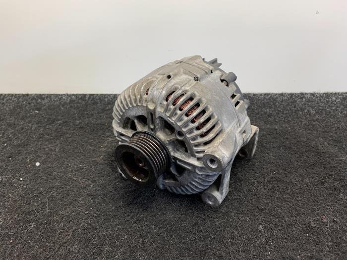 Dynamo van een BMW 5 serie (E60) M5 V-10 40V LHD