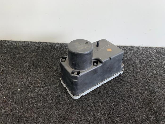 Usados Módulo electrónico central Volkswagen Golf III (1H1) 1.6 i Precio € 30,00 IVA incluido ofrecido por Van Kronenburg Engines