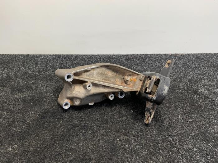 Used Engine mount Volkswagen Crafter 2.0 BiTDI 4Motion Price € 15,00 Inclusive VAT offered by Van Kronenburg Engines
