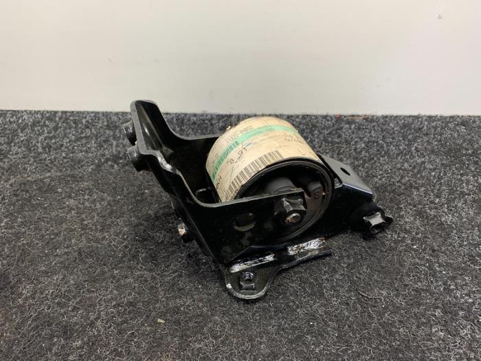Used Engine mount Nissan X-Trail (T30) 2.0 16V 4x4 Price € 40,00 Inclusive VAT offered by Van Kronenburg Engines