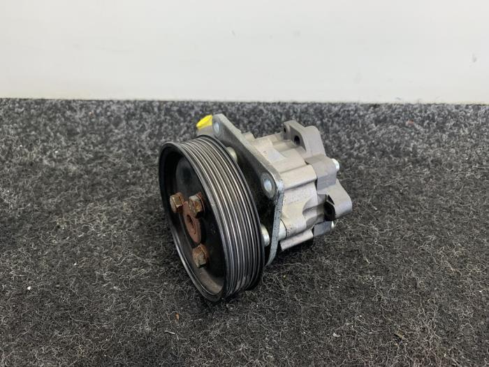 Usagé Pompe de direction BMW 5 serie (E60) M5 V10 40V Prix € 59,99 Prix TTC proposé par Van Kronenburg Engines
