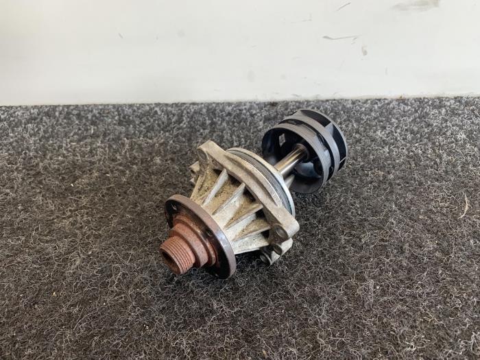 Używane Pompa wodna BMW 5 serie (E60) M5 V10 40V Cena € 49,95 Z VAT oferowane przez Van Kronenburg Engines