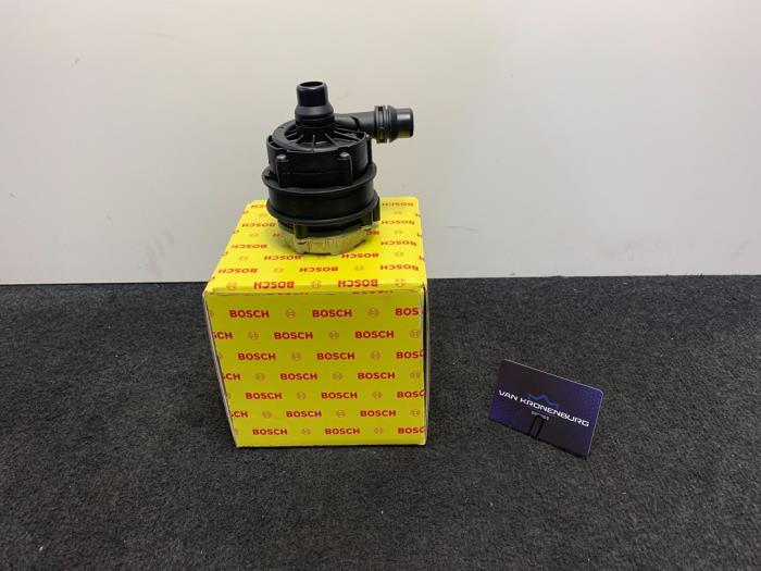 Water pump from a Mercedes-Benz C (W205) C-350 e 2.0 16V