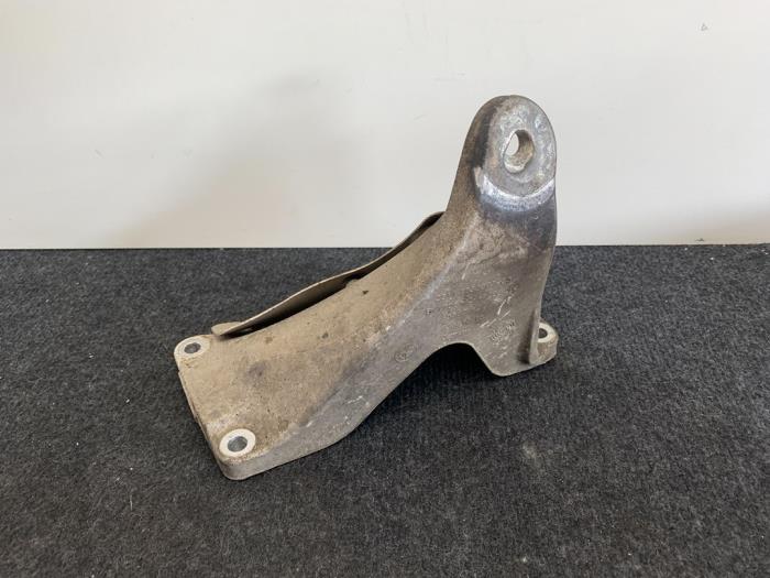 Used Engine mount BMW 3 serie (E92) M3 4.0 V8 32V Price € 14,00 Inclusive VAT offered by Van Kronenburg Engines