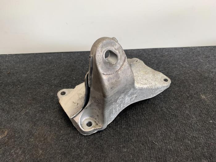 Used Engine mount BMW 3 serie (E90) M3 4.0 V8 32V CRT Price € 19,94 Inclusive VAT offered by Van Kronenburg Engines