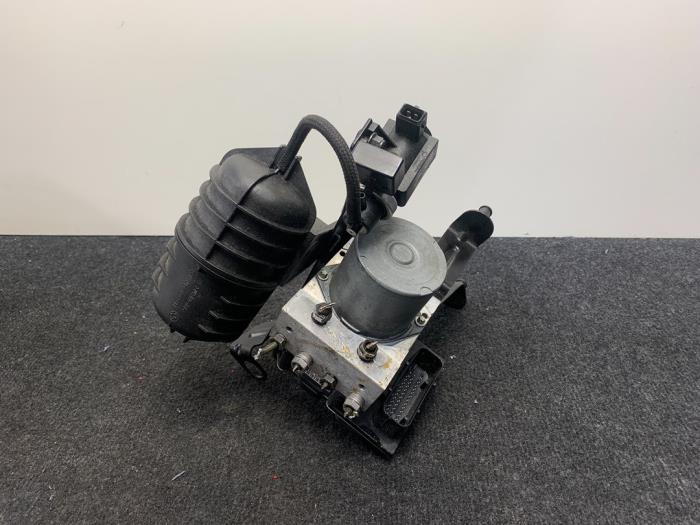 Vacuum air tank