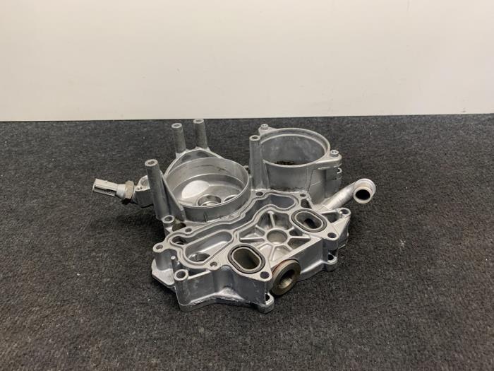 Gebrauchte Ölfiltergehäuse Audi A6 Quattro (C6) 3.0 TDI V6 24V Preis € 59,96 Mit Mehrwertsteuer angeboten von Van Kronenburg Engines