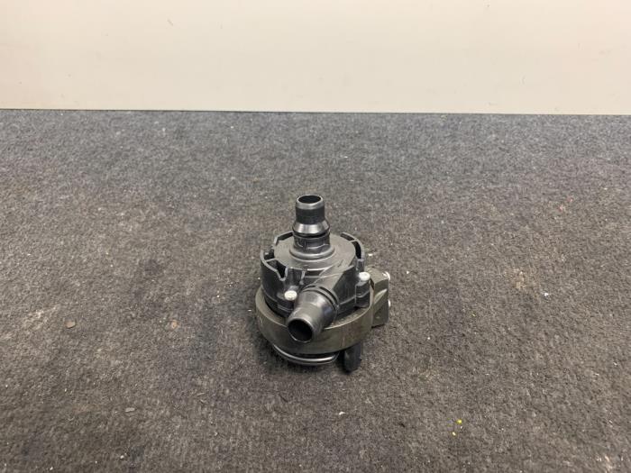Begagnade Vattenpump BMW X1 (F48) sDrive 20i 2.0 16V Twin Power Turbo Pris € 24,94 Inklusive moms erbjuds av Van Kronenburg Engines