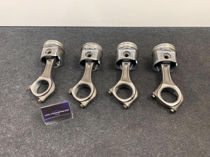Usagé Piston Fiat Ducato (250) 2.3 D 130 Multijet Prix sur demande proposé par Van Kronenburg Engines