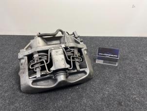 Used Front brake calliper, right Audi S4 (B5) 2.7 V6 30V Turbo Price € 149,99 Inclusive VAT offered by Van Kronenburg Engines