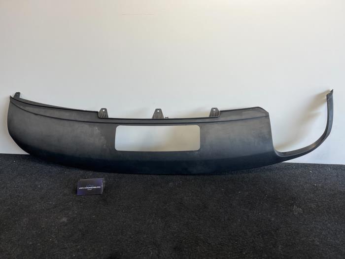 Begagnade Diffuser, bakre stötfångare Audi A4 Avant (B8) 1.8 TFSI 16V Quattro Pris € 39,93 Inklusive moms erbjuds av Van Kronenburg Engines