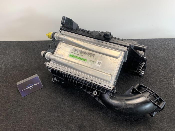 Gebrauchte Ansaugbrugge Mercedes C (W206) C-300 2.0 EQ Boost Turbo 4-Matic Preis € 225,00 Mit Mehrwertsteuer angeboten von Van Kronenburg Engines
