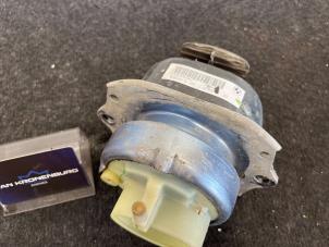 Engine mount from a BMW X5 (F15) M50d 3.0 24V