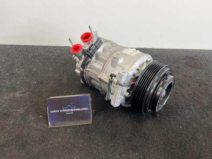 Air conditioning pump from a Land Rover Range Rover Evoque (LVJ/LVS) 2.0 D 150 16V