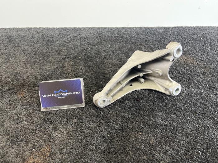 Used Engine mount Audi RS 4 (B7) RS4 4.2 V8 40V Price € 25,00 Inclusive VAT offered by Van Kronenburg Engines